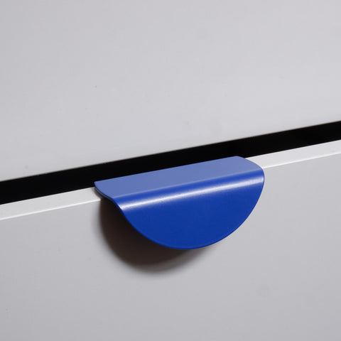 Circular edge pull handle in ultramarine blue by Swarf hardware