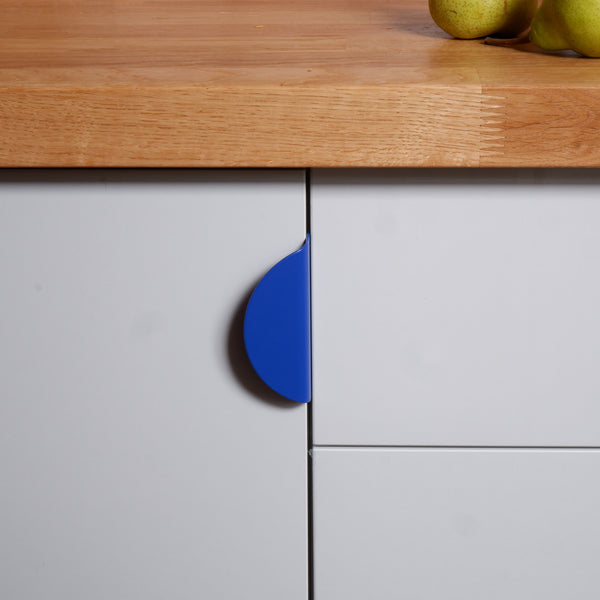 Circular edge pull handle in ultramarine blue by Swarf hardware